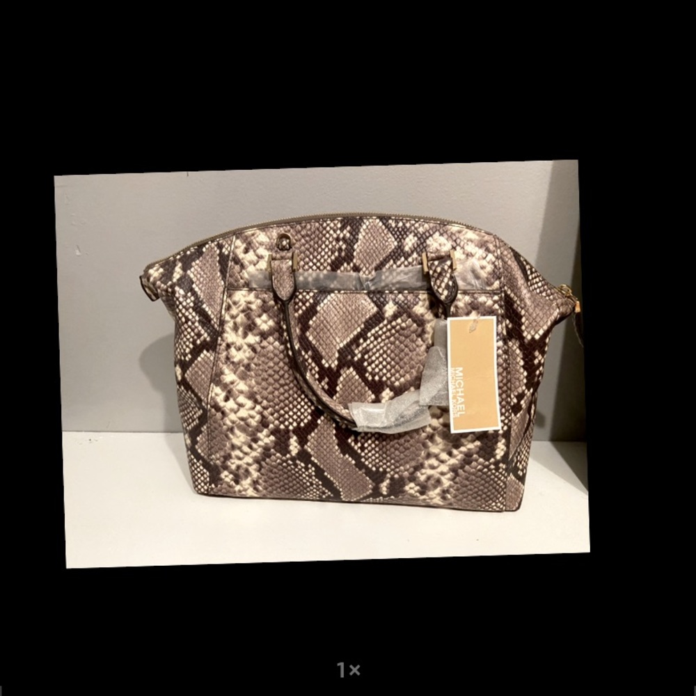Michael Kors lg satchel. Brand new still in original wrapping.